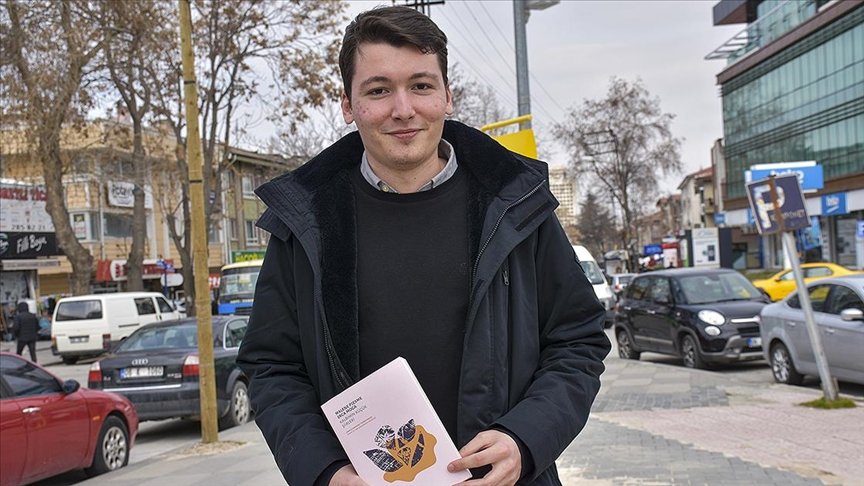 Hırvatistan’da Türkçe öğrenen Şapina, seçtiği Hırvat ve Türk şiirlerini her iki dile çevirerek kitaplaştırdı