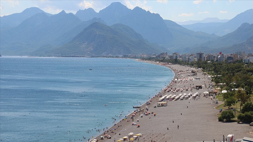 Rus turistler uçuş sınırlamasına rağmen Türkiye’de tatil yapmaya kararlı