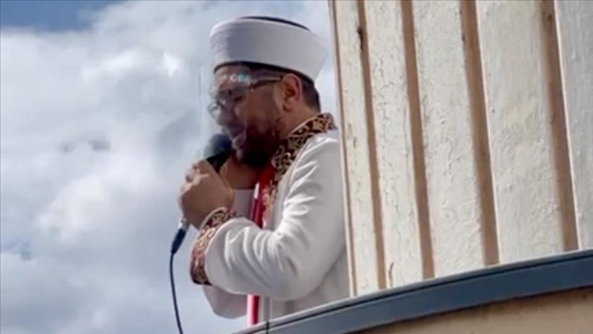 Almanya’nın Wuppertal kentinde cuma ezanı hoparlörle minareden okunmaya başlandı