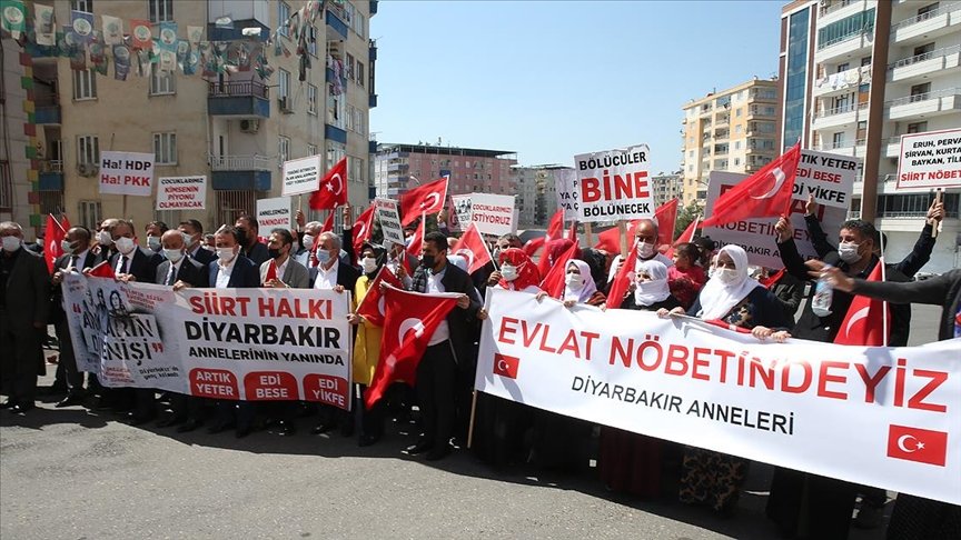 Diyarbakır anneleri ve Siirt’ten gelen STK’lardan ‘Teröre Lanet’ yürüyüşü