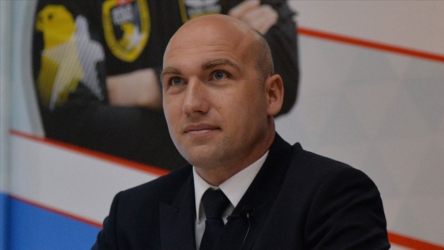 THY kaptan pilotu Ahbab, havacılık aşığı 13 yaşındaki Yazıcı’ya ameliyat öncesi moral ziyareti yaptı