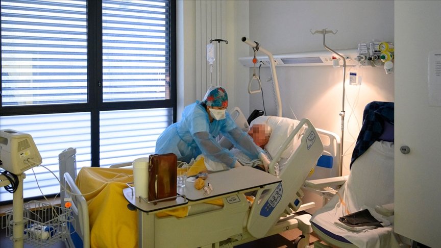 Fransa’da son 24 saatte 26 bin 538 Kovid-19 vakası görüldü