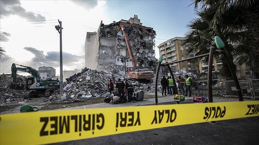 İzmir’deki depremde yıkılan binalarla ilgili 22 gözaltı kararı