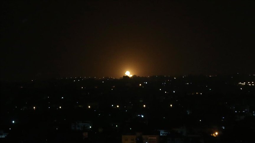 İsrail tankları Gazze’de Hamas’a ait noktaları vurdu