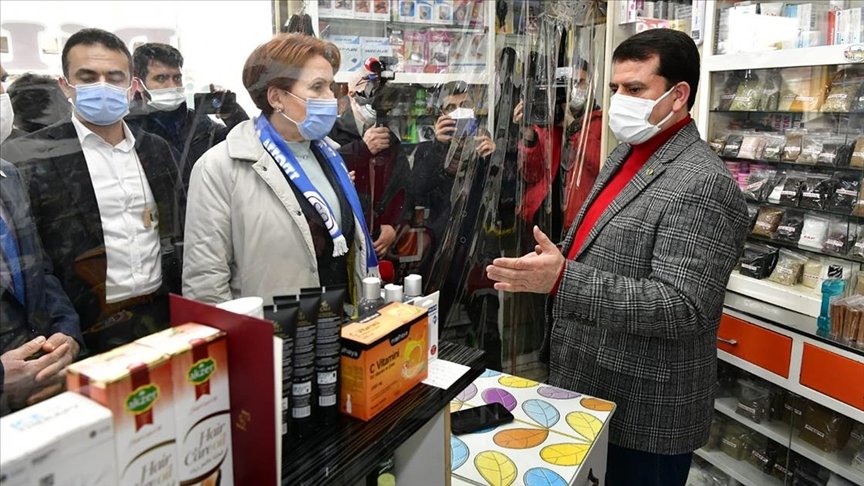 İYİ Parti Genel Başkanı Meral Akşener, Konya’da esnafı ziyaret etti