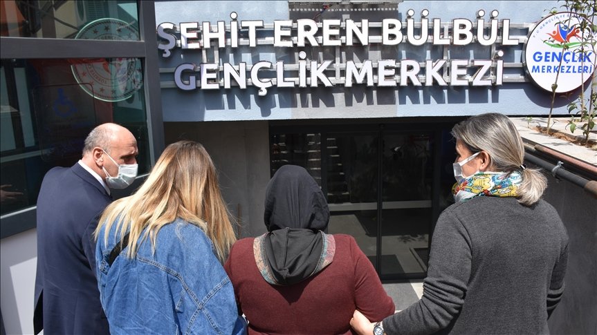Şehit Eren Bülbül’ün annesi oğlunun isminin verildiği gençlik merkezini ziyaret etti