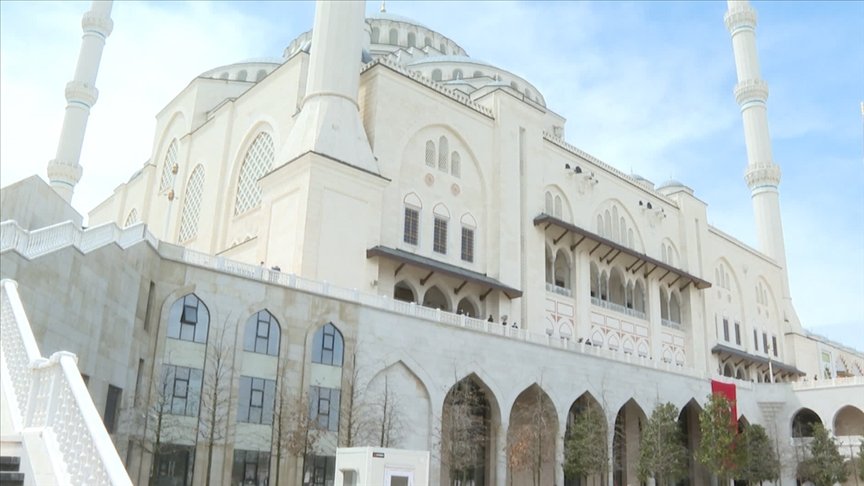 Cumhurbaşkanı Erdoğan cuma namazını Büyük Çamlıca Camisi’nde kıldı