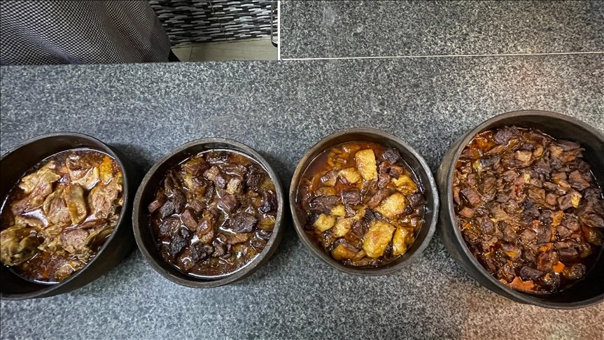 Erkeç etinin fırında 6 saatte ‘lokuma’ dönüştüğü lezzet: Tavşanlı güveci
