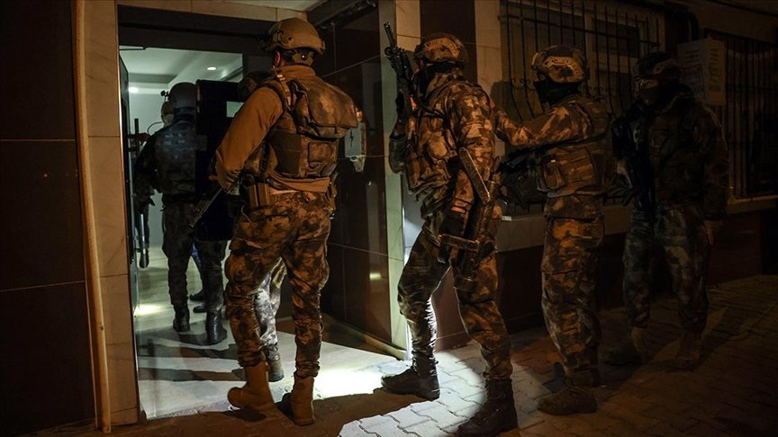 İstanbul’da terör örgütleri El Kaide ve DEAŞ’a yönelik operasyonda 8 şüpheli yakalandı