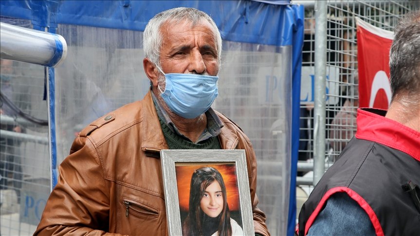 İzmir’de evlat nöbeti tutan babadan, çadırlarının kaldırılmasını isteyen HDP’lilere tepki