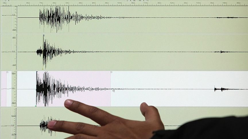 Endonezya’da 5,2 büyüklüğünde deprem