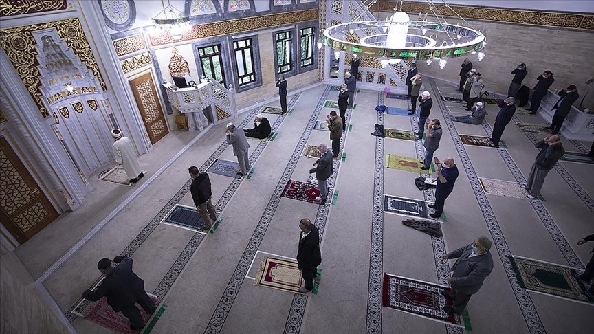Almanya’daki Müslüman sayısının mülteci göç nedeniyle 5,6 milyona ulaştığı belirtildi