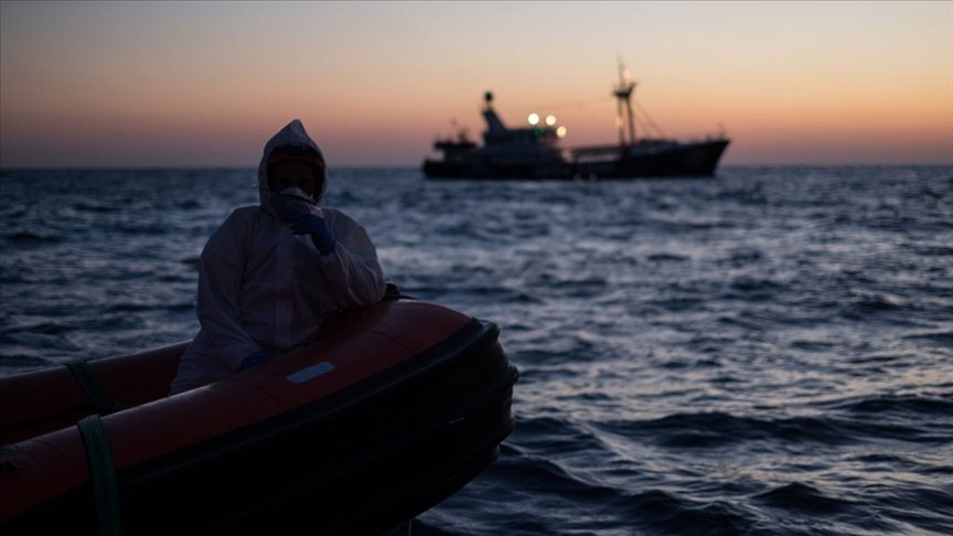 Tunus açıklarında batan teknede 1’i çocuk 41 düzensiz göçmen hayatını kaybetti