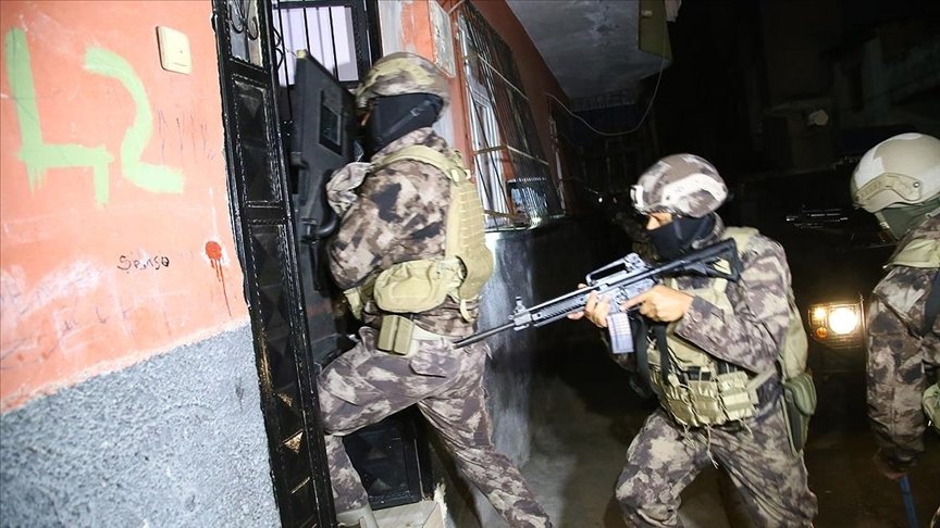 Adana’da terör örgütü PKK/KCK operasyonunda 10 şüpheli yakalandı