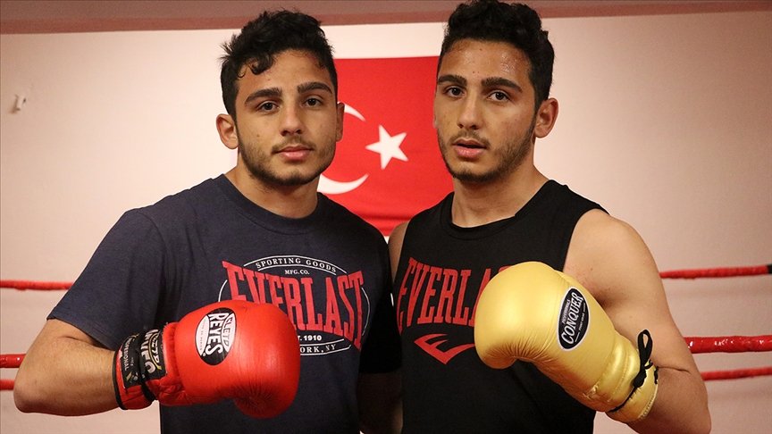 İzmirli ikiz boksörler, Muhammed Ali ve Sinan Şamil Sam’ı örnek alıyor