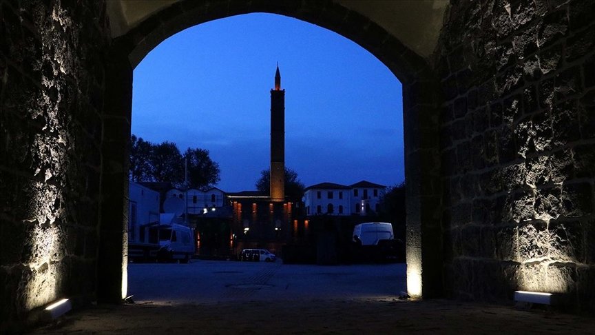 Diyarbakır’ın tarihi ‘Küpeli Kapısı’ 6 yıl sonra restorasyonla geçişlere açıldı