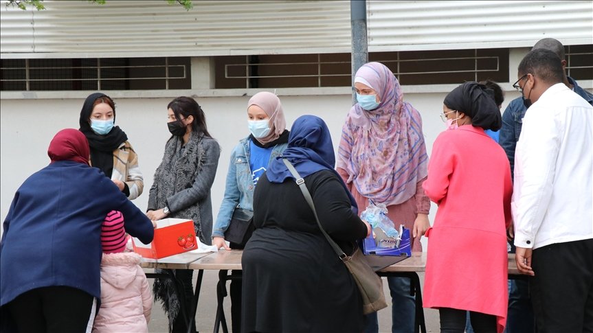 Fransa’da Müslüman öğrenciler ramazanın bereketini arkadaşlarıyla paylaşıyor