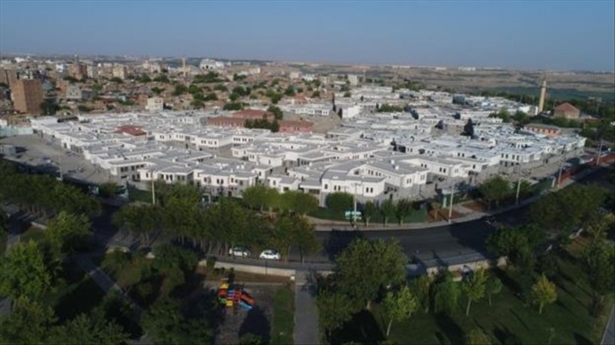 Diyarbakır’da tarihi Sur ilçesinde yapımı tamamlanan yapılar hak sahiplerine teslim edilecek