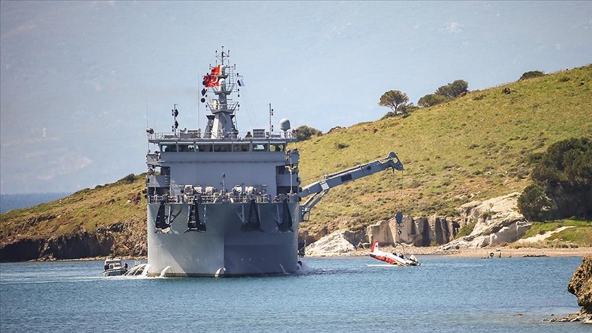 Ege’de denize düşen eğitim uçağının enkazı çıkarıldı