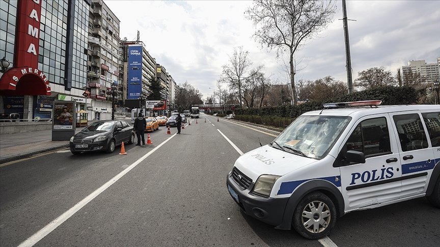 İçişleri Bakanlığı, hafta sonu uygulanacak sokağa çıkma kısıtlamasına ilişkin hususları hatırlattı