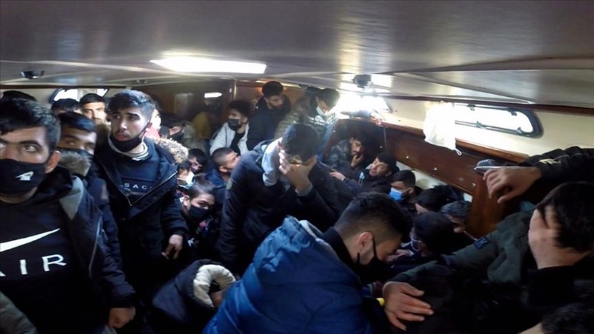 İzmir’de Türk kara sularına itilen 117 sığınmacı kurtarıldı