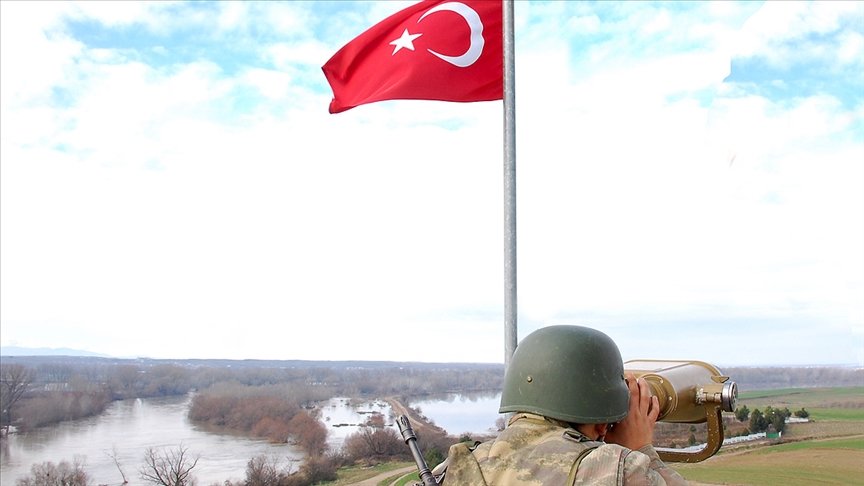 Yasa dışı yollardan Yunanistan’a geçmeye çalışan 10 kişi gözaltına alındı