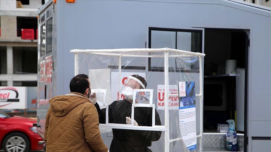 Kastamonu’da hizmet veren ‘mobil PCR test aracı’ ile Kovid-19 vakaları yerinde tespit ediliyor