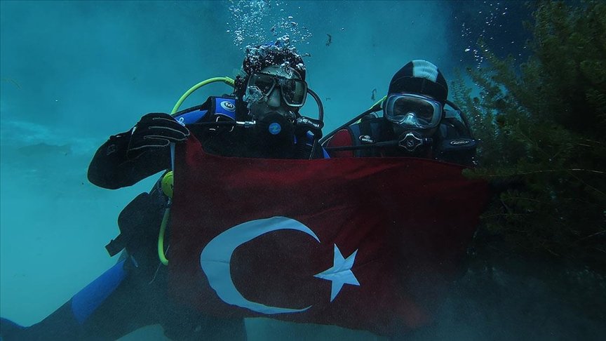 Türk Polis Teşkilatının 176. yılı Gökpınar Gölü’nde Türk bayraklı dalışla kutlandı