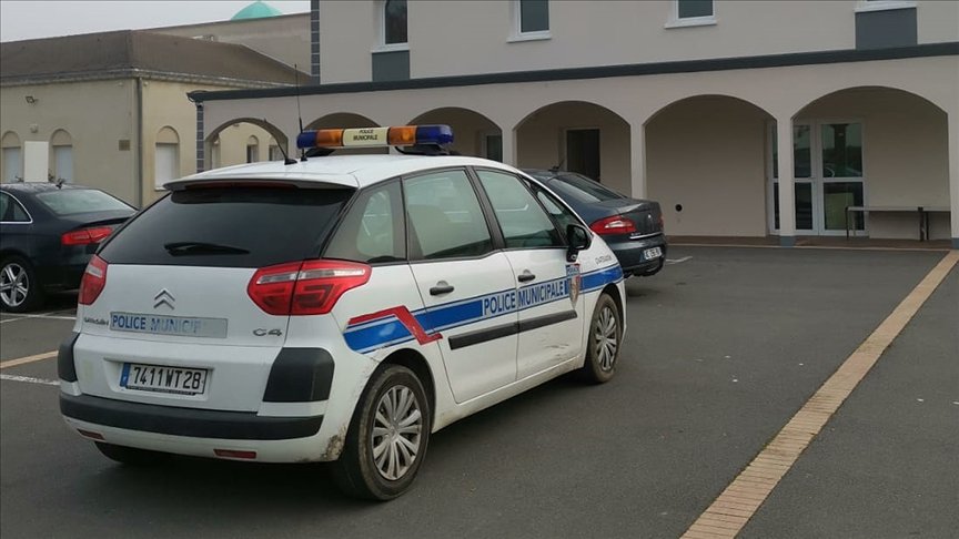 Fransa’nın Rennes kentinde cami duvarına İslam karşıtı yazılar yazıldı
