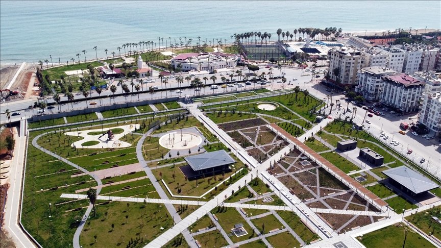 Mersin’in deniz manzaralı Millet Bahçesi açılış için gün sayıyor