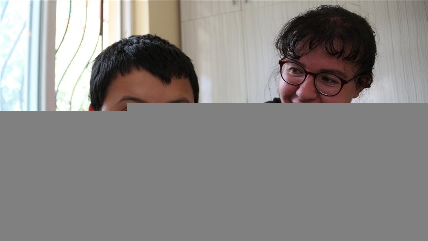 Küçük Erdal’ı annesinin sevgisi hayata bağlıyor