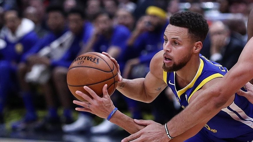 NBA’de Golden State Warriors’ı galibiyete Stephen Curry taşıdı