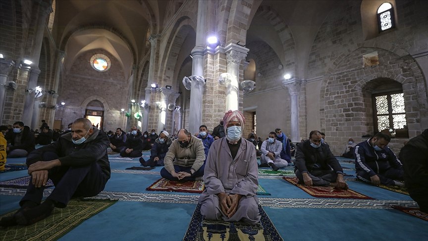Filistin’de teravih namazı camilerde kılınabilecek