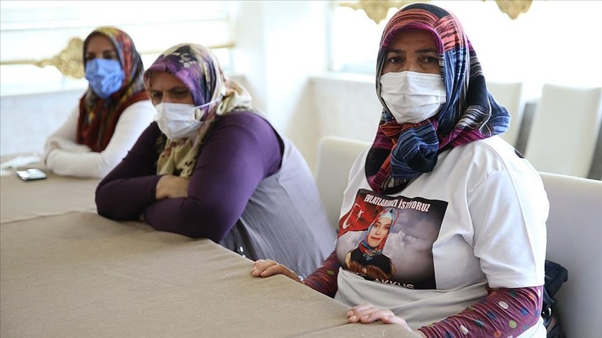 Diyarbakır anneleri, tam kapanma nedeniyle oturma eylemini otelde sürdürdü