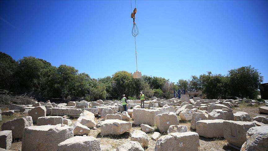 Patara’nın deniz feneri ‘taş hastanesi’nde cerrah titizliğinde güçlendirilen kendi taşlarıyla yükseliyor