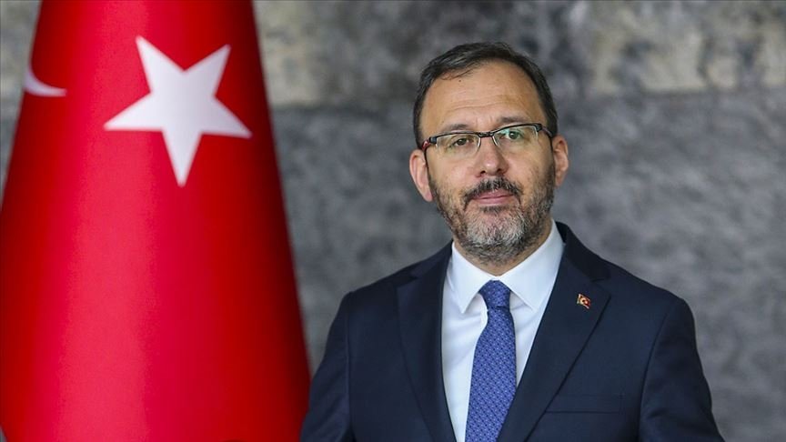Bakan Kasapoğlu, yarışmada finale kalan Van Gölü fotoğrafına destek istedi: Van Gölü’müz uzaydan da ayrı güzel