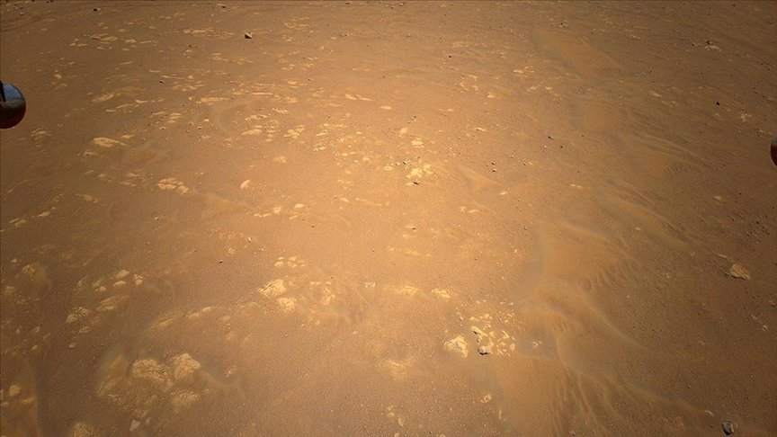 NASA’nın Mars’a indirdiği mini helikopter Ingenuity ilk fotoğraflarını gönderdi