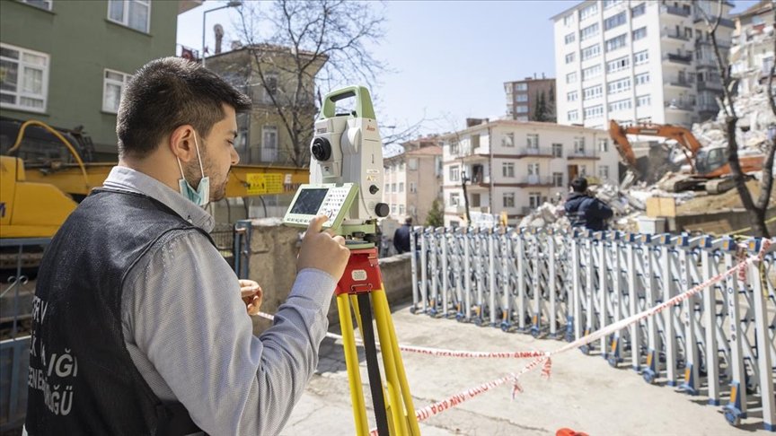 Çökme riski bulunan Açelya Apartmanı’nın bulunduğu bölge 24 saat lazer tarayıcılarla izleniyor