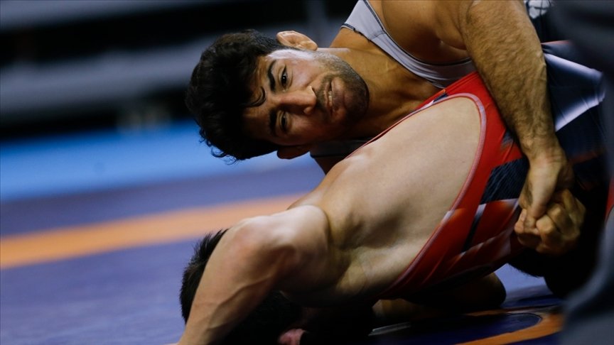 Kerem Kamal ve Murat Fırat, Avrupa Güreş Şampiyonası’nda yarı finale yükseldi