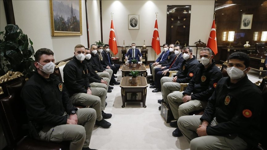 Cumhurbaşkanı Yardımcısı Oktay, Polis Teşkilatının 176. yılı dolayısıyla koruma polisleriyle bir araya geldi