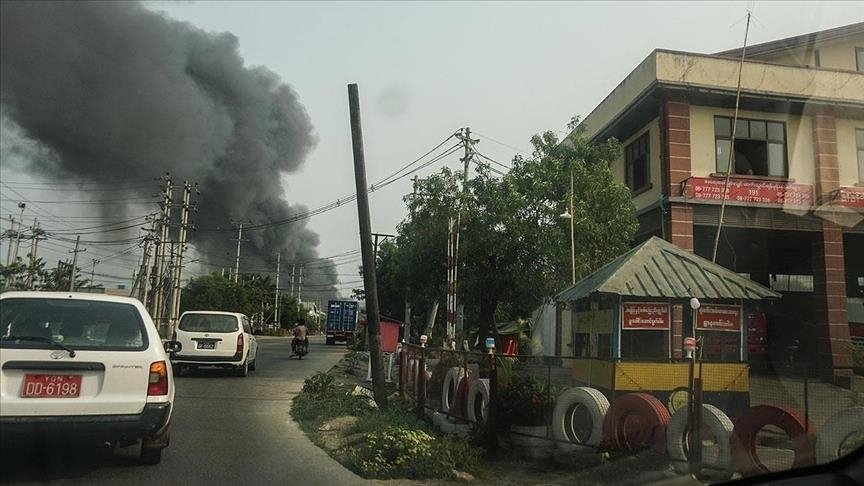 Myanmar’da 3 etnik silahlı grubun polis karakoluna saldırması sonucu en az 14 polis hayatını kaybetti
