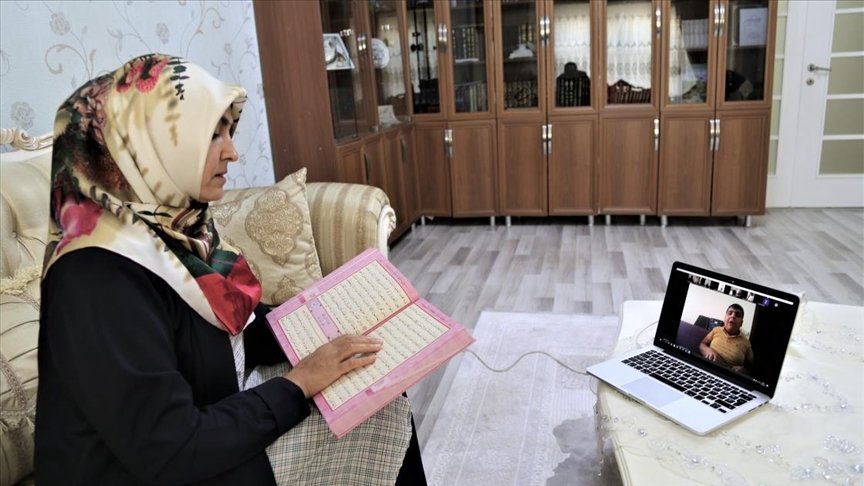 Görme engelliler çevrim içi kursla Kur’an-ı Kerim öğreniyor