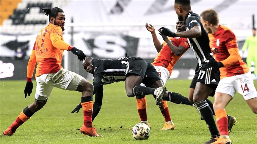 Süper Lig’de Galatasaray-Beşiktaş derbisi 8 Mayıs Cumartesi günü oynanacak