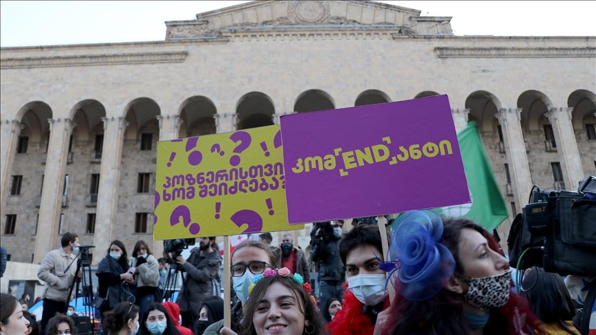Gürcistan’da sokağa çıkma yasağı protestolara neden oldu