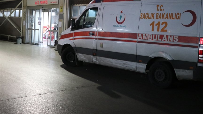 İzmir Sağlık Müdürlüğü ‘yatak bulunmaması nedeniyle bir hastanın yaşamını yitirdiği’ iddiasını yalanladı