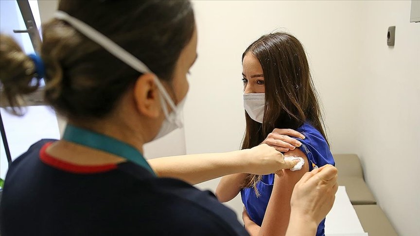 Türkiye’de Kovid-19’la mücadele kapsamında uygulanan birinci ve ikinci doz toplam aşı miktarı 20 milyonu aştı