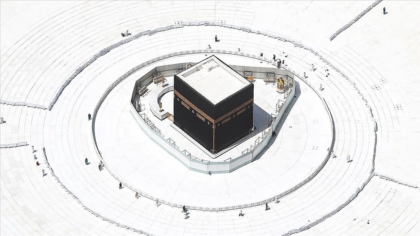 Mescid-i Haram’da kadın askerler umrecilerin güvenliğini sağlamak için ilk kez görev aldı