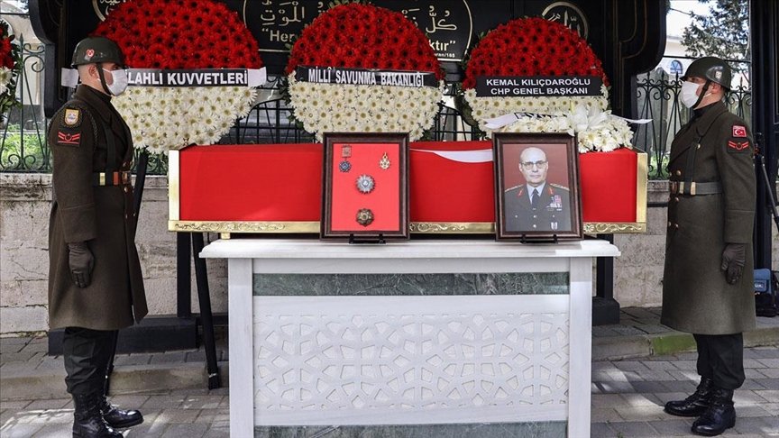 Eski Genelkurmay Başkanı Mustafa Necdet Üruğ son yolculuğuna uğurlandı