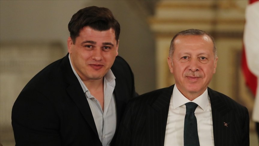 Cumhurbaşkanı Erdoğan’dan milli güreşçi Rıza Kayaalp’e tebrik telefonu