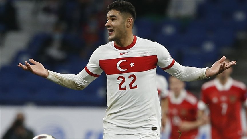 Milli futbolcu Ozan Kabak’a göre defans oyuncuları tehlikeyi önceden sezmeli